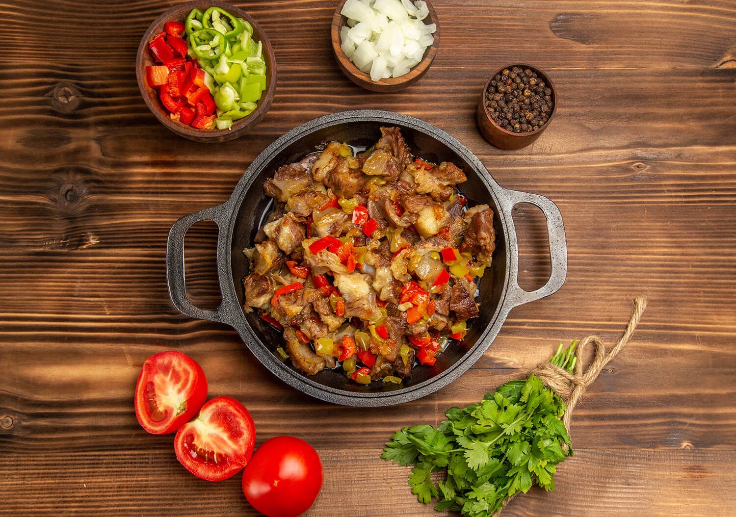 Slow Cooker Beef and Black Bean Chili - TwointheKitchen