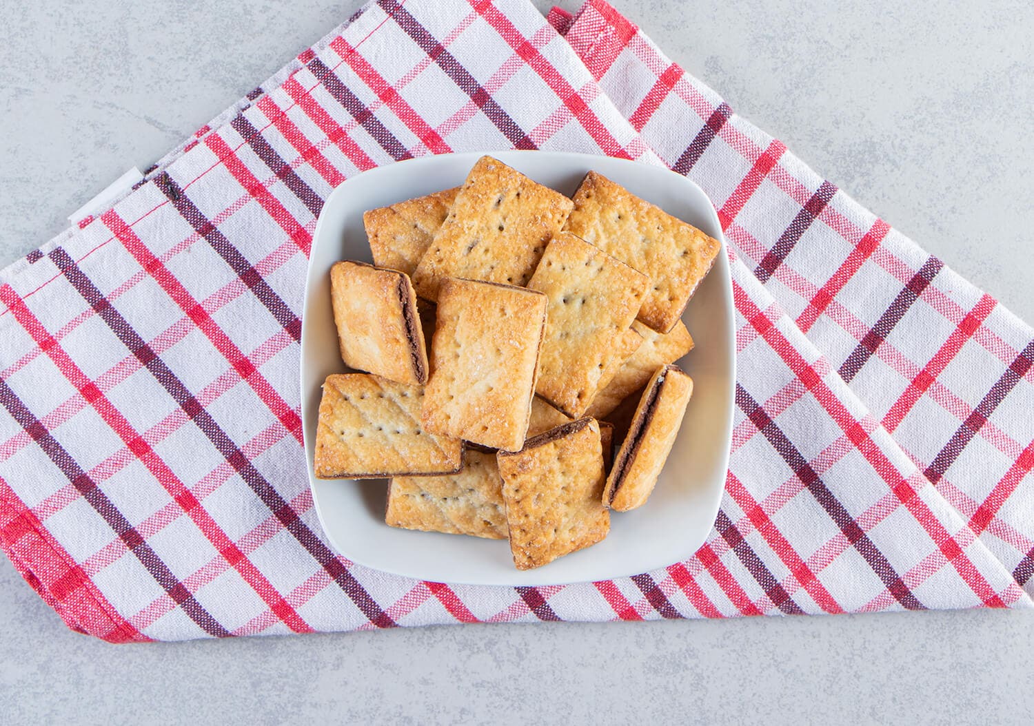 Cheddar Biscuits with Fresh Chives - TwointheKitchen