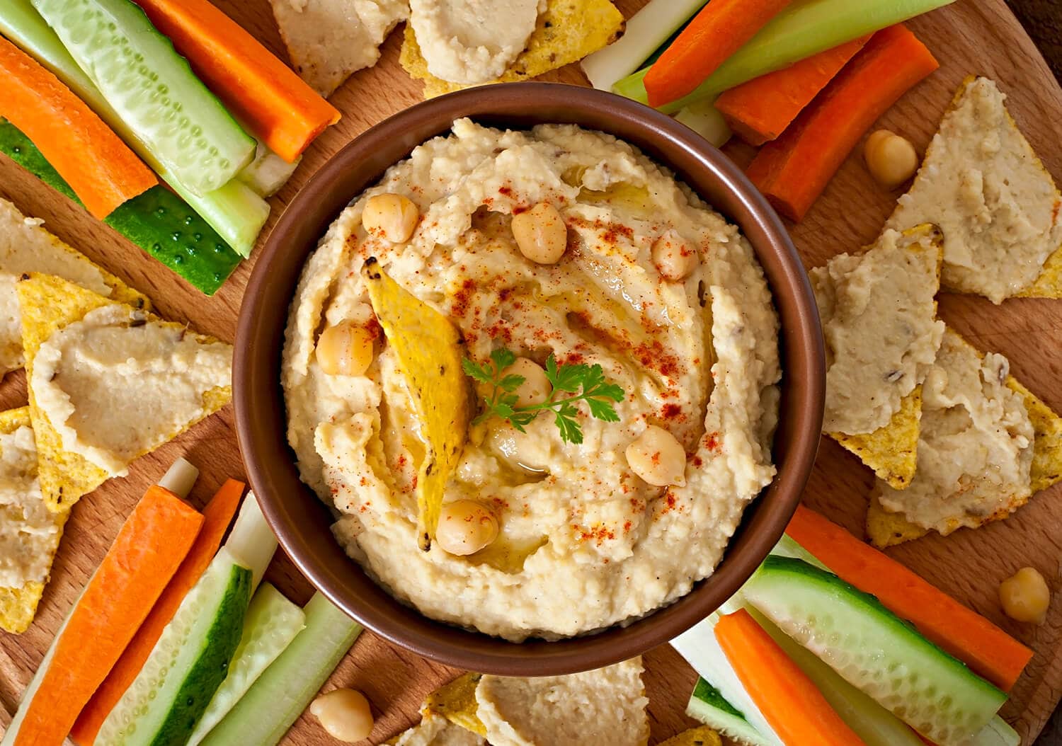 Red Pepper Hummus with Crispy Pita Chips - TwointheKitchen
