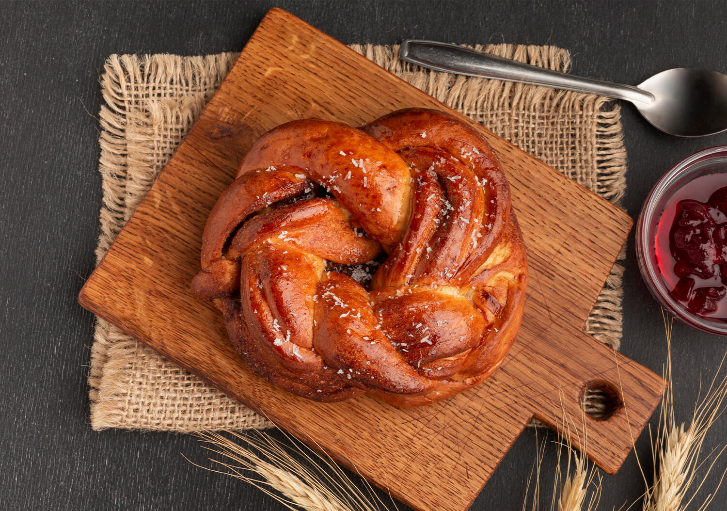 Homemade Cinnamon Raisin Bagels with Honey - TwointheKitchen