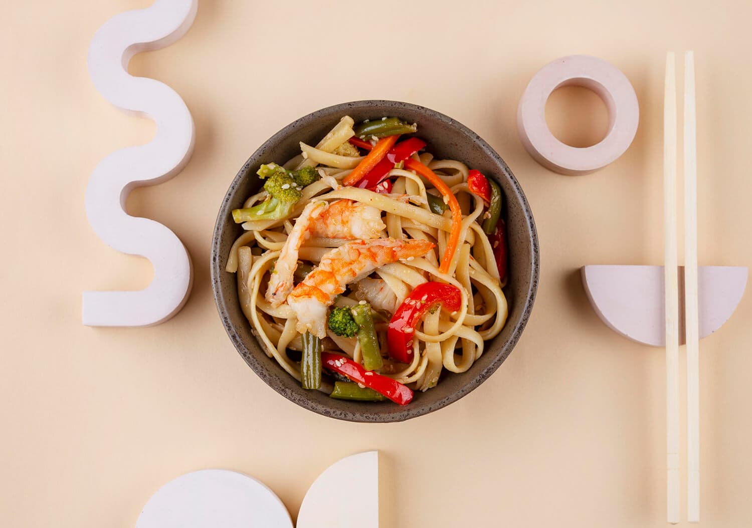 Asian Sesame Noodles with Crunchy Veggies - TwointheKitchen
