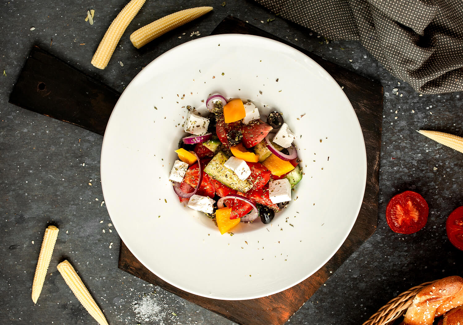 Peach and Burrata Salad with Balsamic Glaze - TwointheKitchen