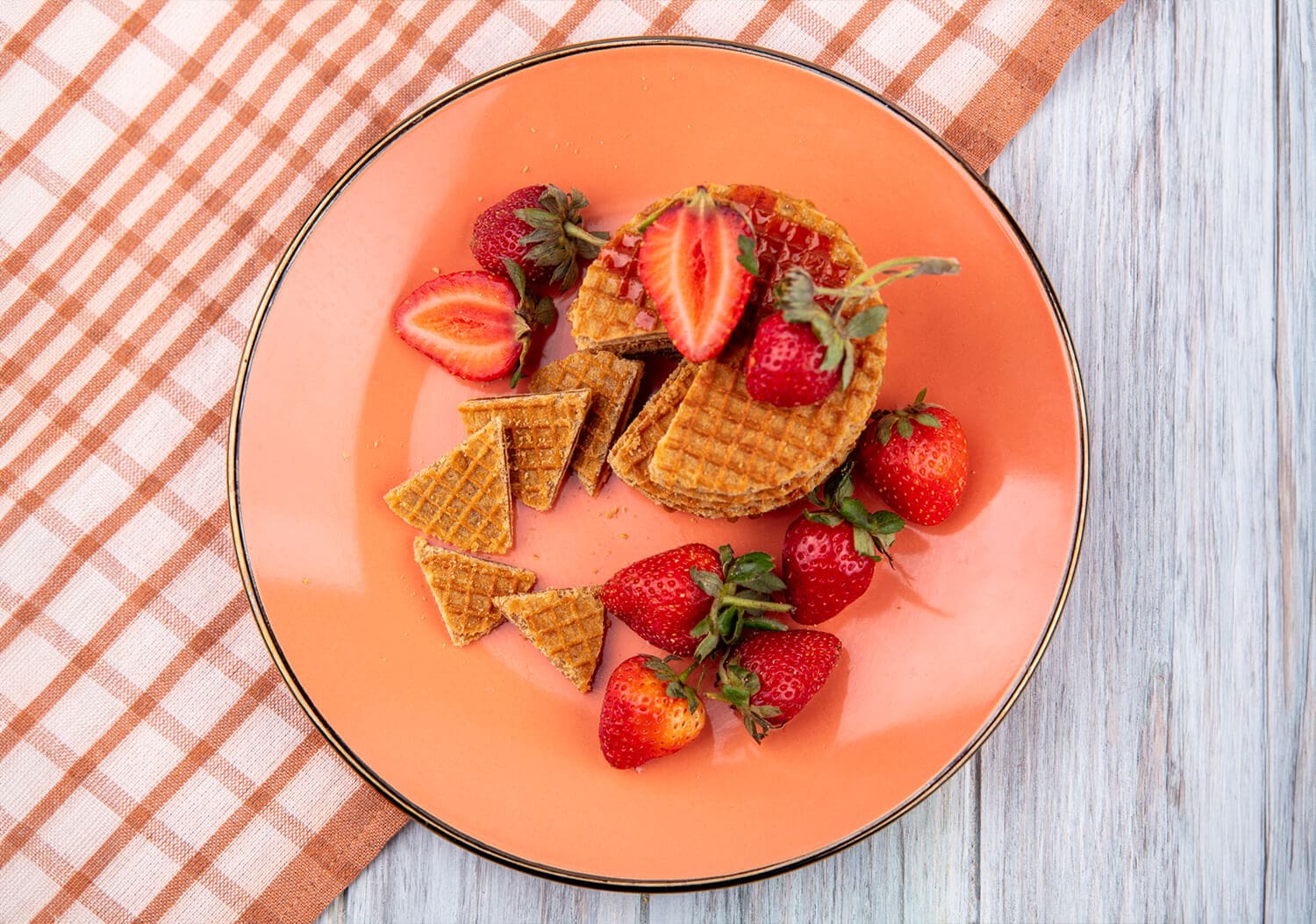 Gluten-Free Almond Waffles with Berries - TwointheKitchen